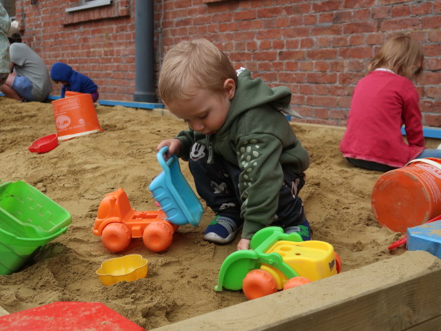 Nils am Mistplatz Hernals