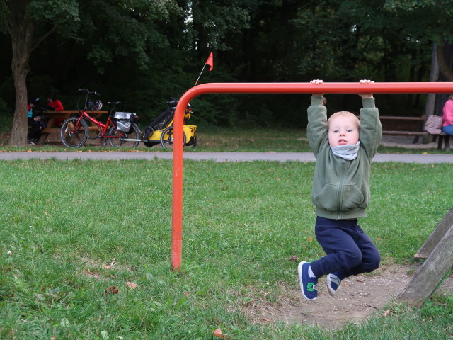 Nils am Spielplatz