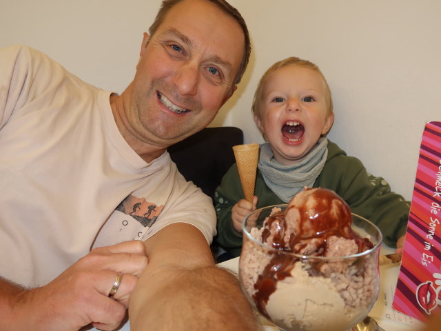 Ich und Nils im Eissalon Isola Bella