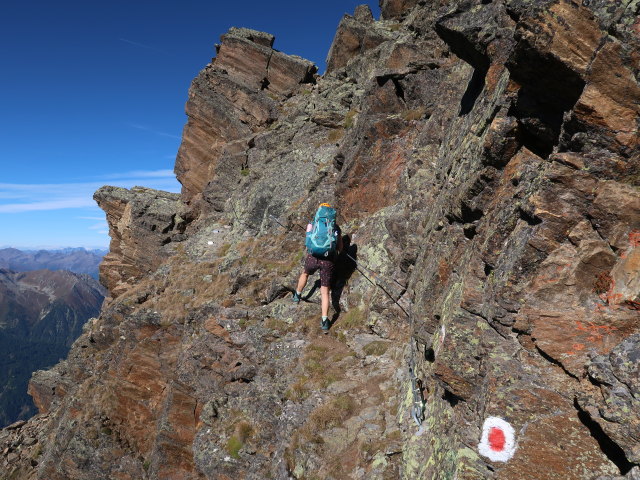 Evelyn am Ludwigsburger Grat zwischen Schafhimmel und Kreuzj&ouml;chlspitze (21. Sep.)