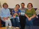 Mama, Nils, Sabine, ich und Brigitte in unserer Wohnung