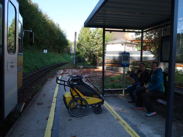 Nils, Sabine und Ursa im Bahnhof Waidhofen an der Ybbs Schillerpark, 366 m