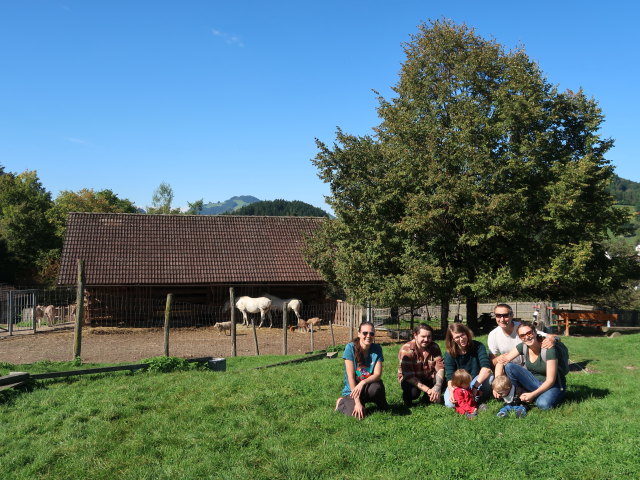 Ursa, Manuel, Hannelore, Ella, Nils, ich und Sabine im Tierpark Buchenberg