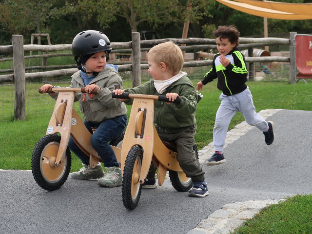 Nils am Laufrad-Parcours