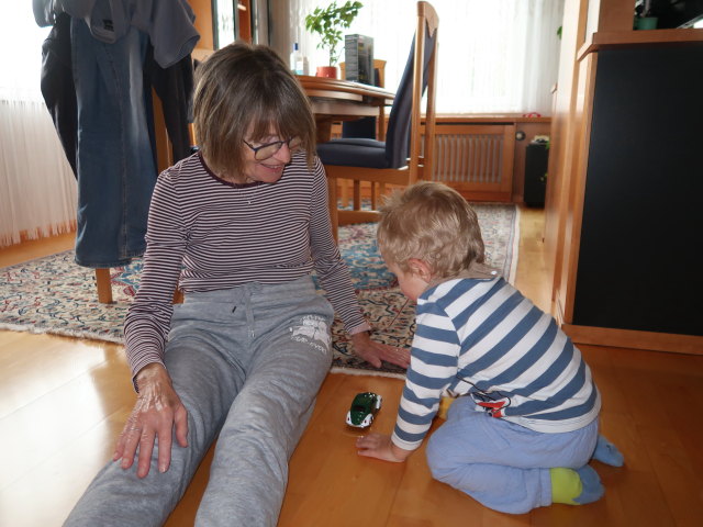 Mama und Nils im Haus meiner Eltern