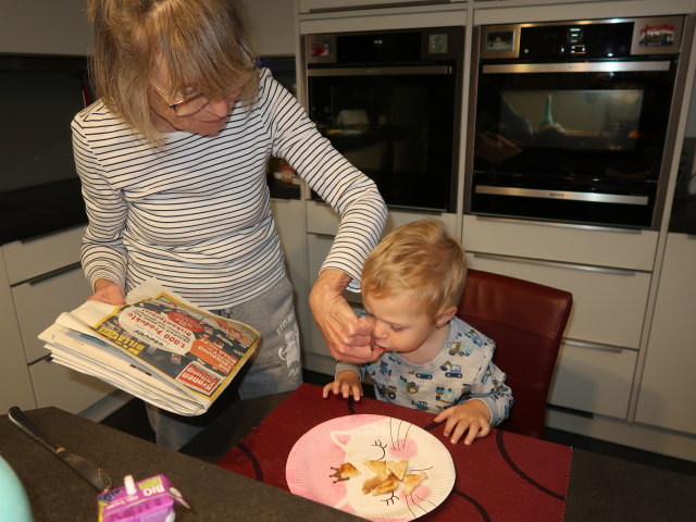 Mama und Nils im Haus meiner Eltern