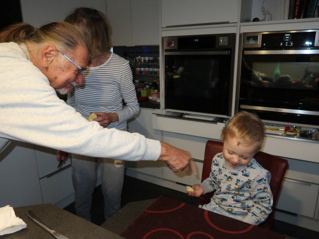 Papa, Mama und Nils im Haus meiner Eltern