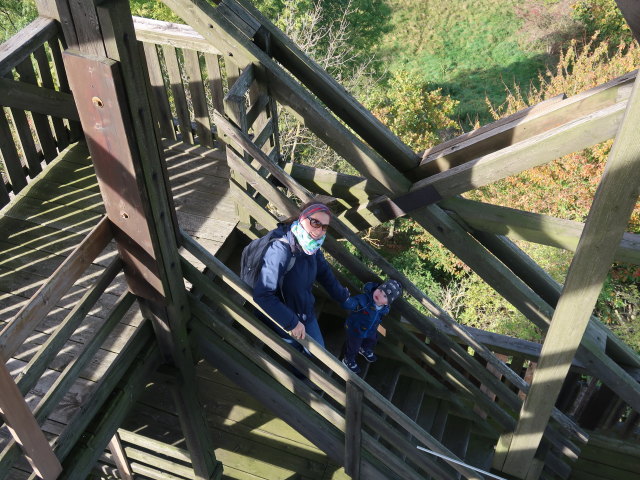 Sabine und Nils am Aussichtsturm Oberleis, 457 m