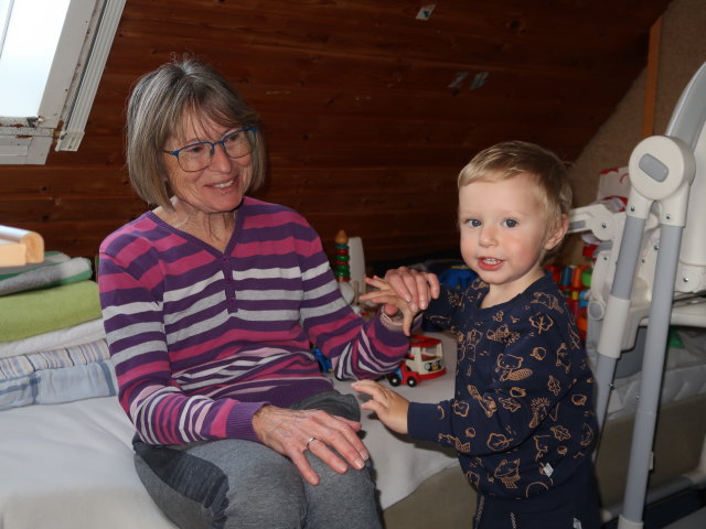 Mama und Nils im Haus meiner Eltern (20. Okt.)