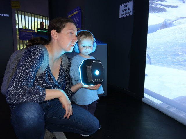 Sabine und Nils in der Ausstellung 'Planet der Tiere'