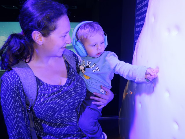 Sabine und Nils in der Ausstellung 'Planet der Tiere'