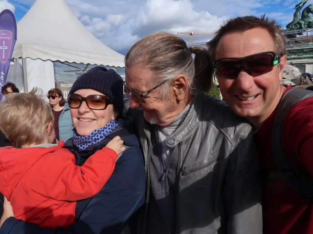 Nils, Sabine, Papa und ich am Heldenplatz