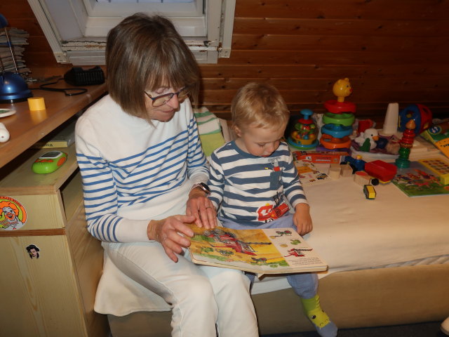 Mama und Nils im Haus meiner Eltern
