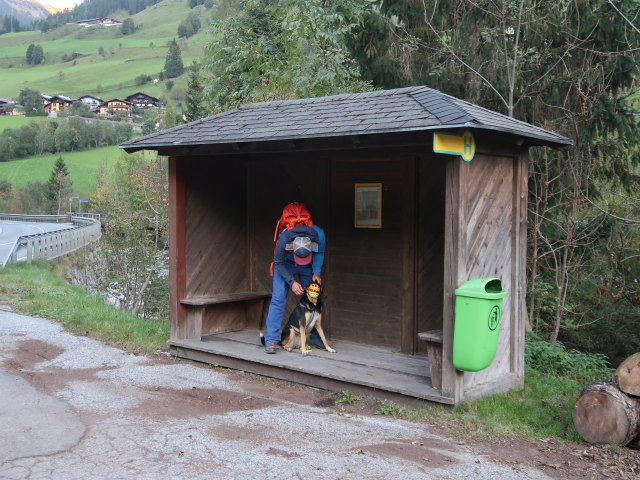 Georg in der Haltestelle Gro&szlig;arl Wimmbr&uuml;cke