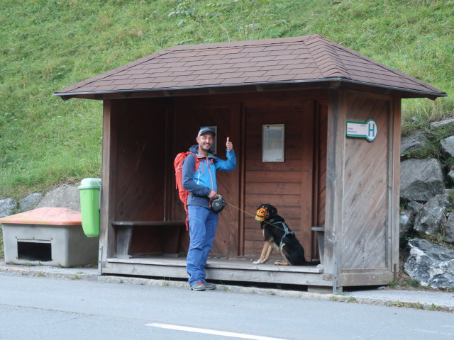 Georg in der Haltestelle Gro&szlig;arl Wimmbr&uuml;cke