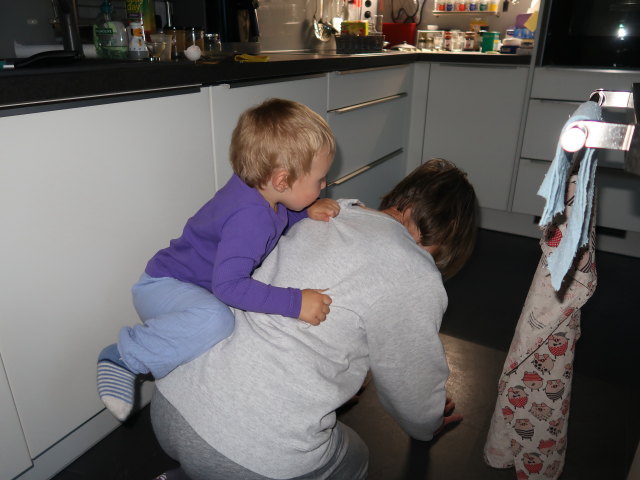 Nils und Mama im Haus meiner Eltern