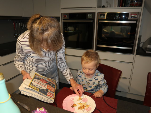 Mama und Nils im Haus meiner Eltern