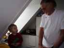Nils und Papa im Haus meiner Eltern