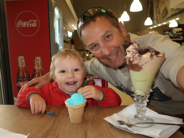 Nils und ich im Eissalon Dolce Vita