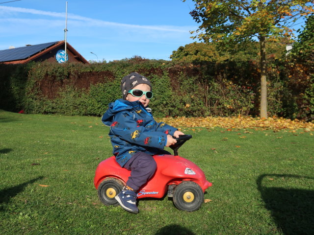 Nils am Spielplatz Niederleis