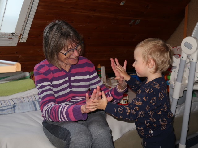 Mama und Nils im Haus meiner Eltern (20. Okt.)