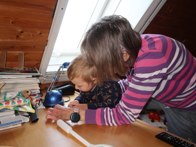 Nils und Mama im Haus meiner Eltern (20. Okt.)
