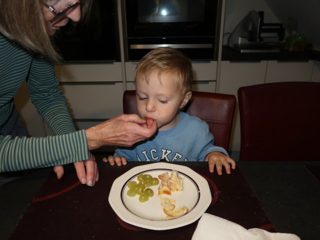 Mama und Nils im Haus meiner Eltern (22. Okt.)