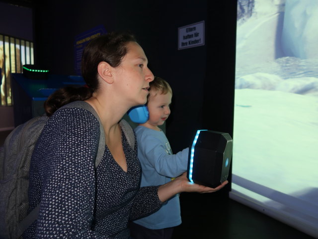 Sabine und Nils in der Ausstellung 'Planet der Tiere'