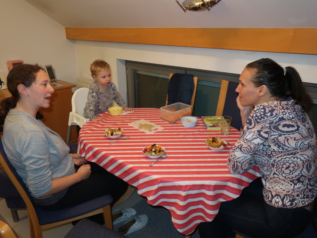Sabine, Nils und Ursa in unserer Wohnung