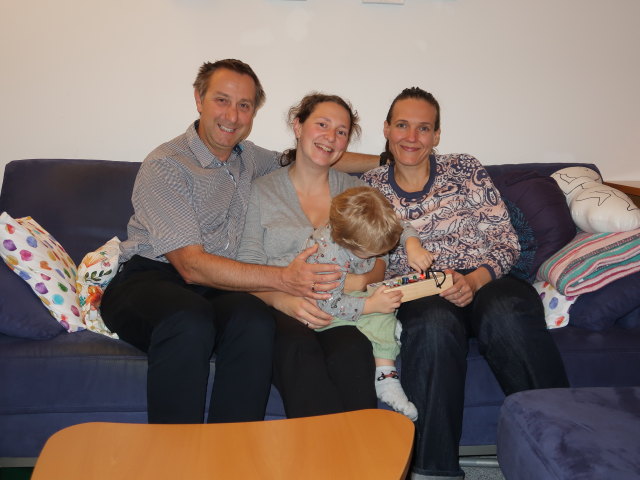 Ich, Sabine, Nils und Ursa in unserer Wohnung