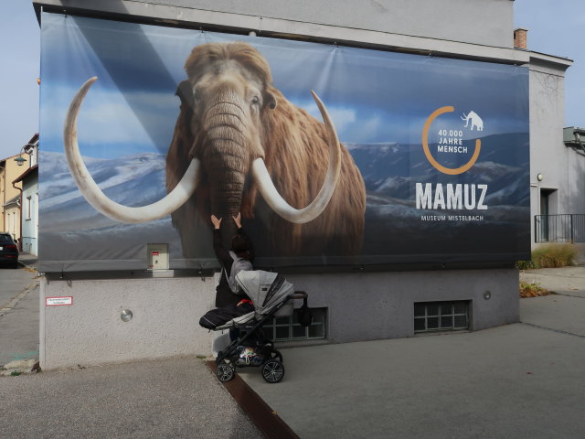 Sabine und Nils beim Museum Mistelbach