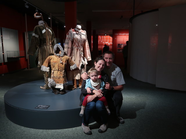 Nils, Sabine und ich in der Ausstellung 'Eiszeit' im Museum Mistelbach