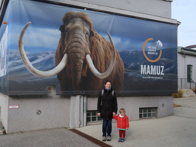 Sabine und Nils beim Museum Mistelbach