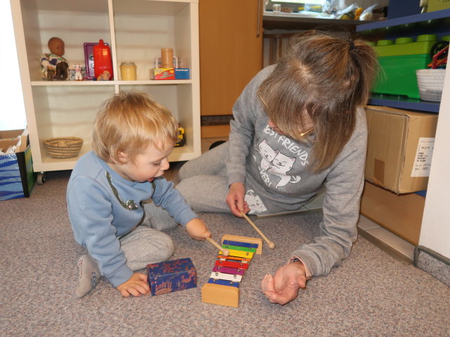 Nils und Mama in unserer Wohnung