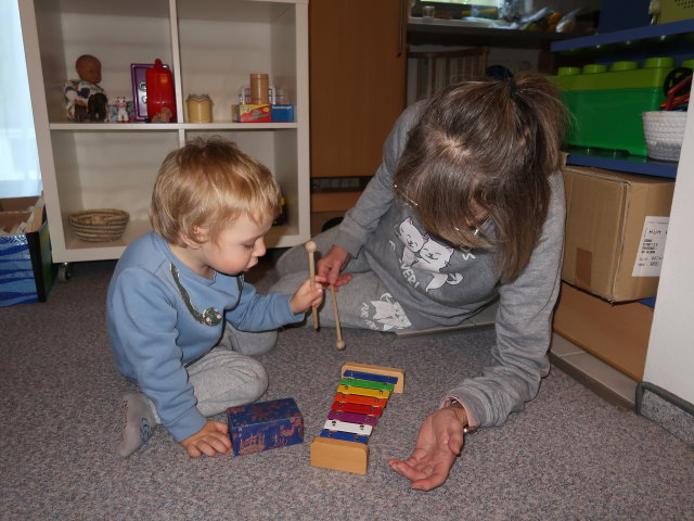 Nils und Mama in unserer Wohnung