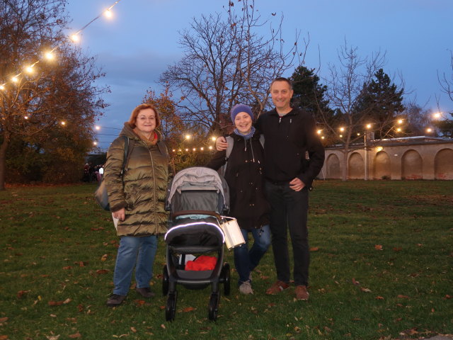 Brigitte, Sabine und ich im Pfarrhof Leopoldau