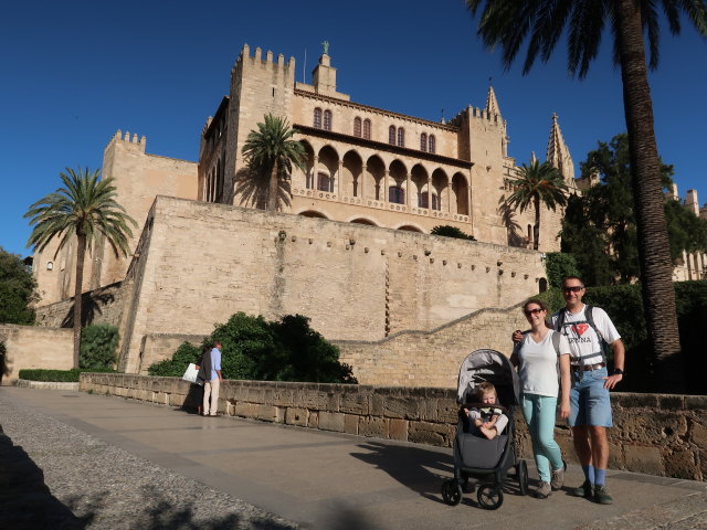 Nils, Sabine und ich beim Palau dels Reis de Mallorca in Palma (12. Nov.)