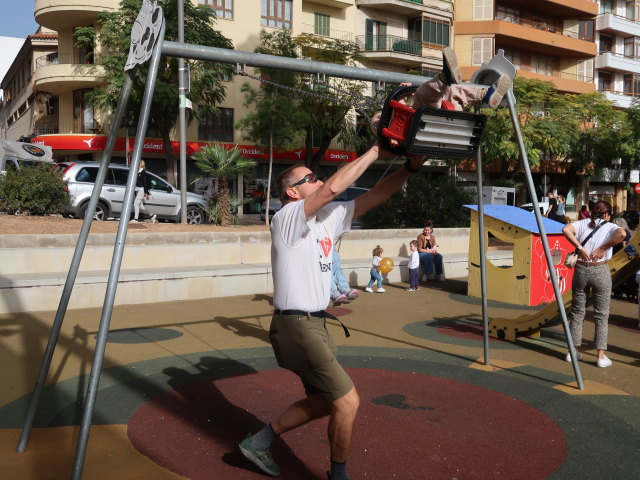 Ich und Nils auf der Pla&ccedil;a Mallorca in Inca (13. Nov.)