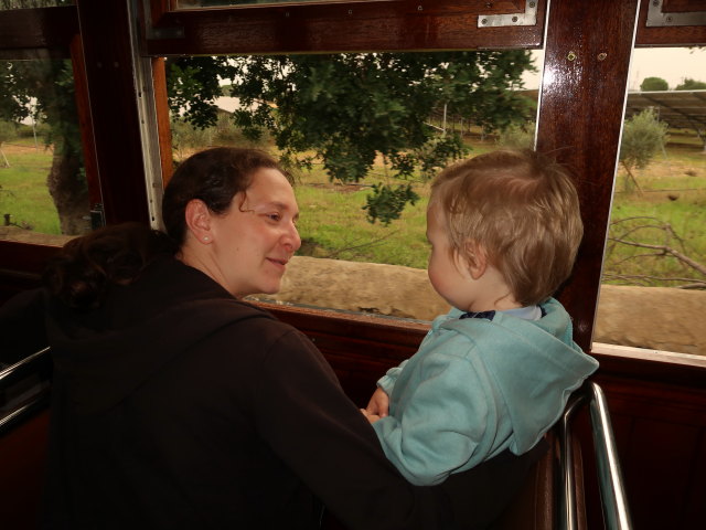 Sabine und Nils in der Ferrocarril de S&oacute;ller zwischen Son Sardina und Bunyola (14. Nov.)