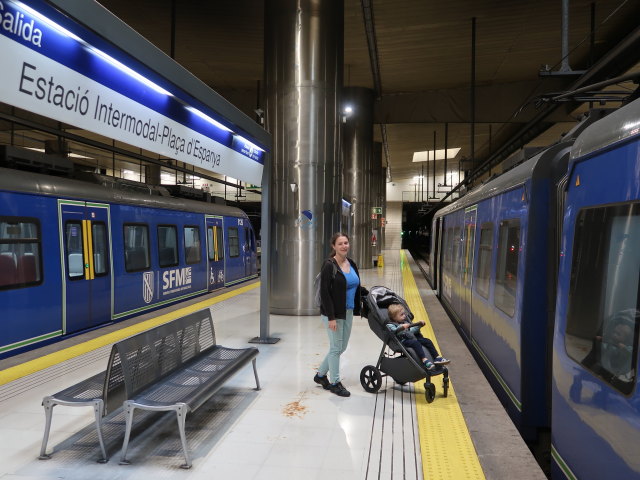 Sabine und Nils in der Estaci&oacute; Intermodal Pla&ccedil;a d'Espanya in Palma (16. Nov.)