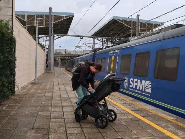 Sabine und Nils in der Estaci&oacute; dels Ca&uuml;lls (16. Nov.)