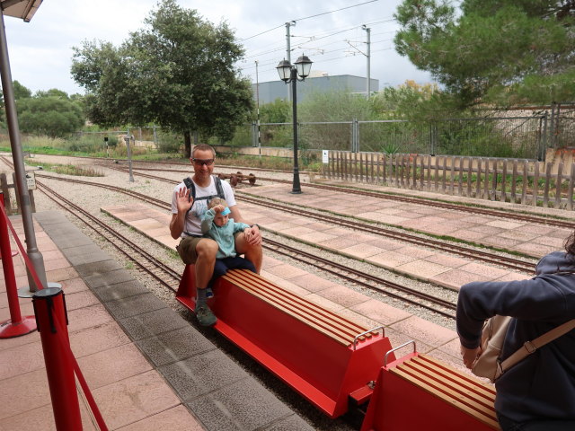 Ich und Nils im Parc Ferroviari i Museu de les Illes Balears in Es Ca&uuml;lls (16. Nov.)