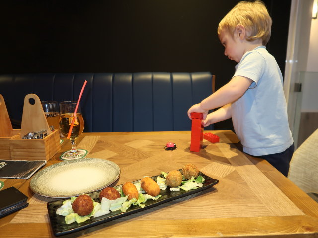 Nils im Restaurant Golden Tap in Can Pastilla (16. Nov.)