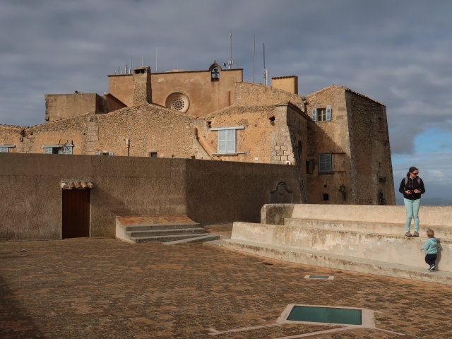 Sabine und Nils im Santuari de Sant Salvador de Felanitx, 509 m (18. Nov.)