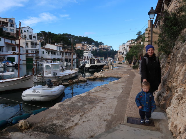 Nils und Sabine in der Cal&oacute; d'En Boira in Cala Figuera (20. Nov.)
