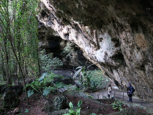 Sabine und Nils in den Coves dels Hams in Porto Cristo (21. Nov.)