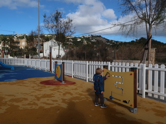 Nils in der Avinguda de Gabriel Roca i Garc&iacute;as in Port d'Andratx (25. Nov.)