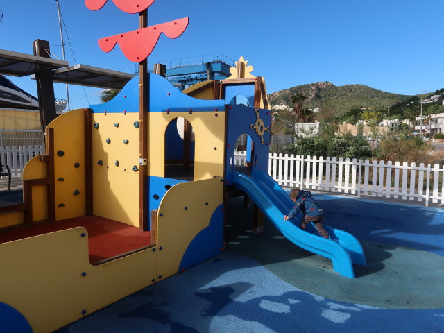 Nils in der Avinguda de Gabriel Roca i Garc&iacute;as in Port d'Andratx (25. Nov.)