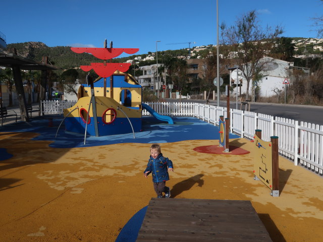 Nils in der Avinguda de Gabriel Roca i Garc&iacute;as in Port d'Andratx (25. Nov.)