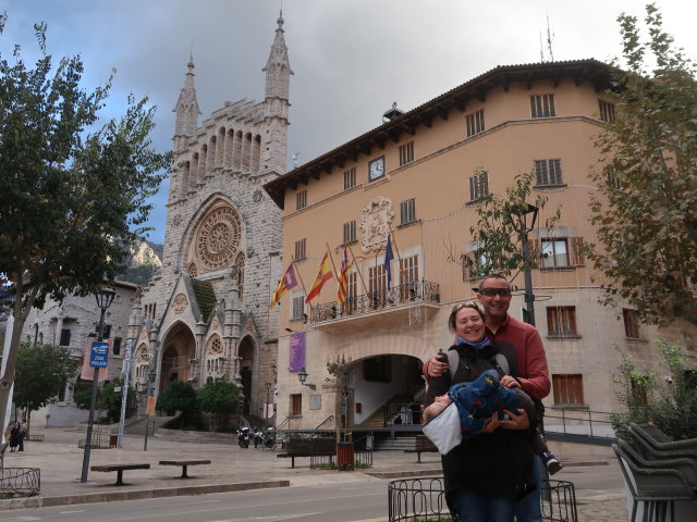 Nils, Sabine und ich auf der Pla&ccedil;a de sa Constituci&oacute; in S&oacute;ller (25. Nov.)